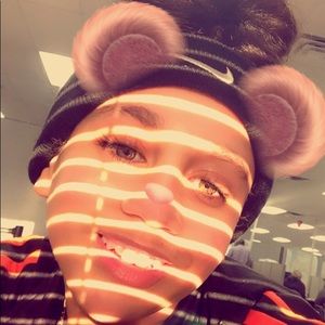 Meet your Posher, Leslie